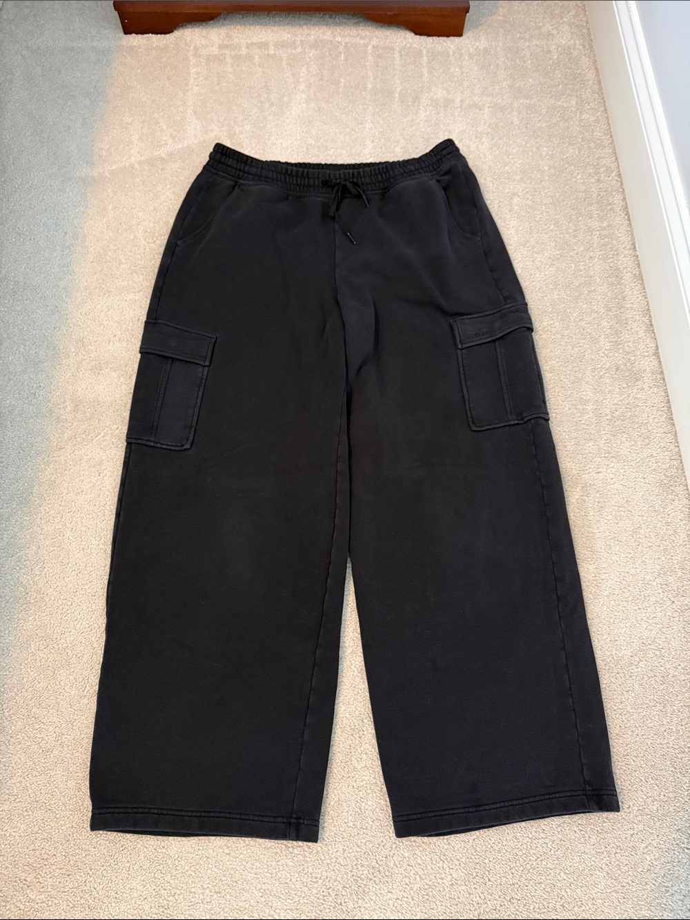 Athleta L forever fleece wide leg cargo sweatpants